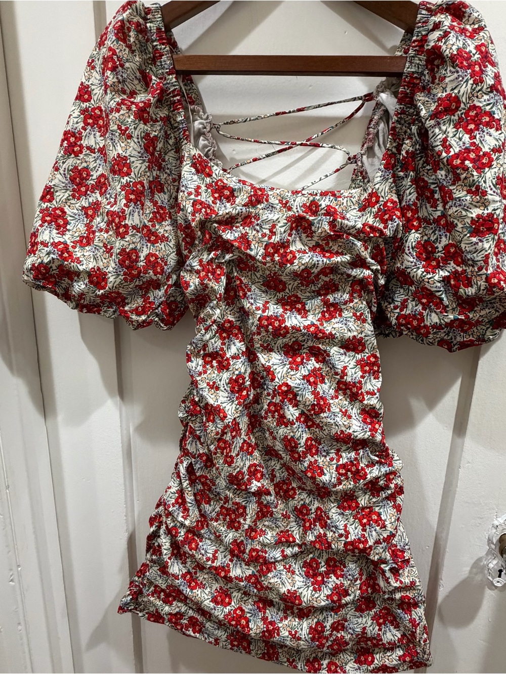 Astr Red Floral Puff-Sleeve Mini Dress